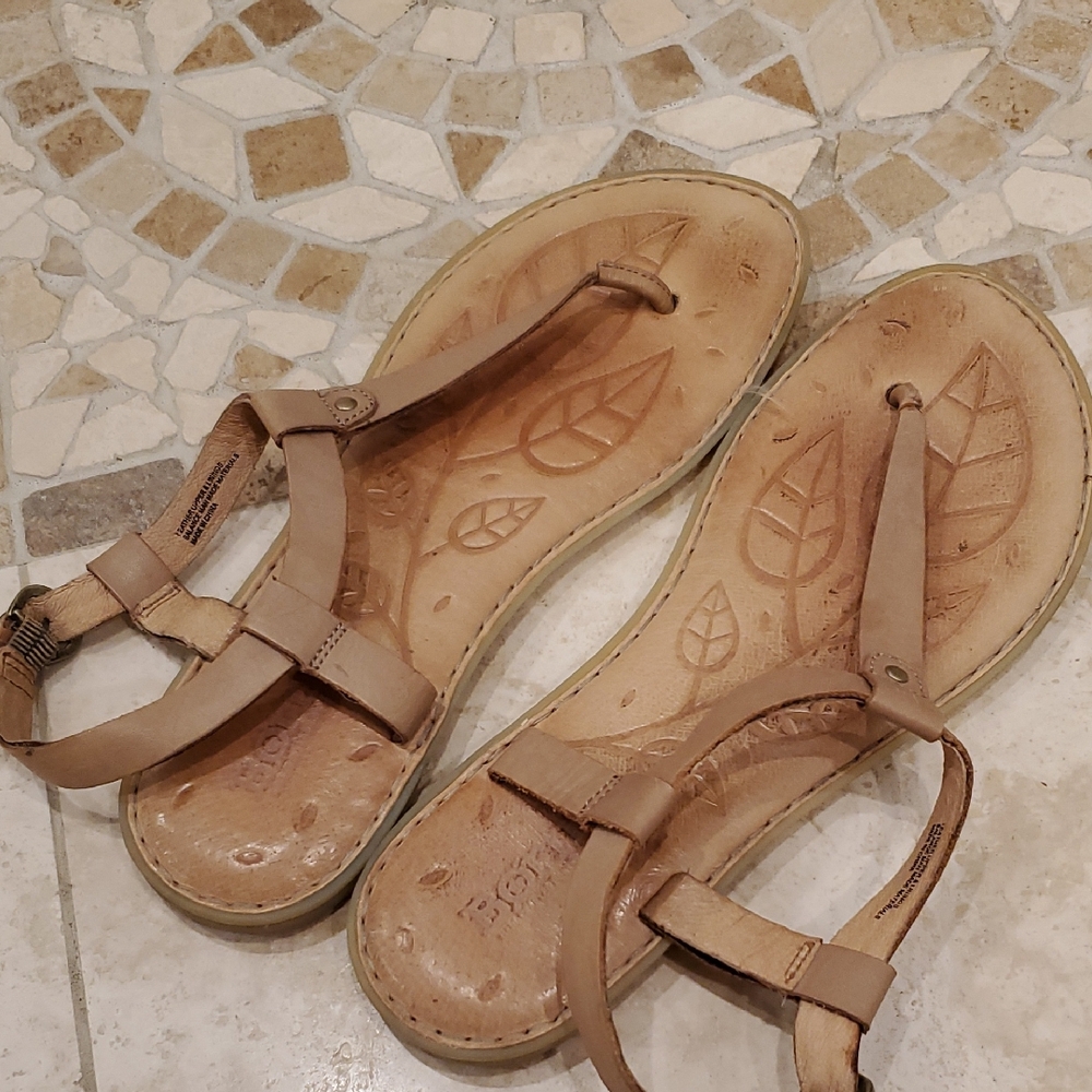 Born Women's Beige Leather Sandals